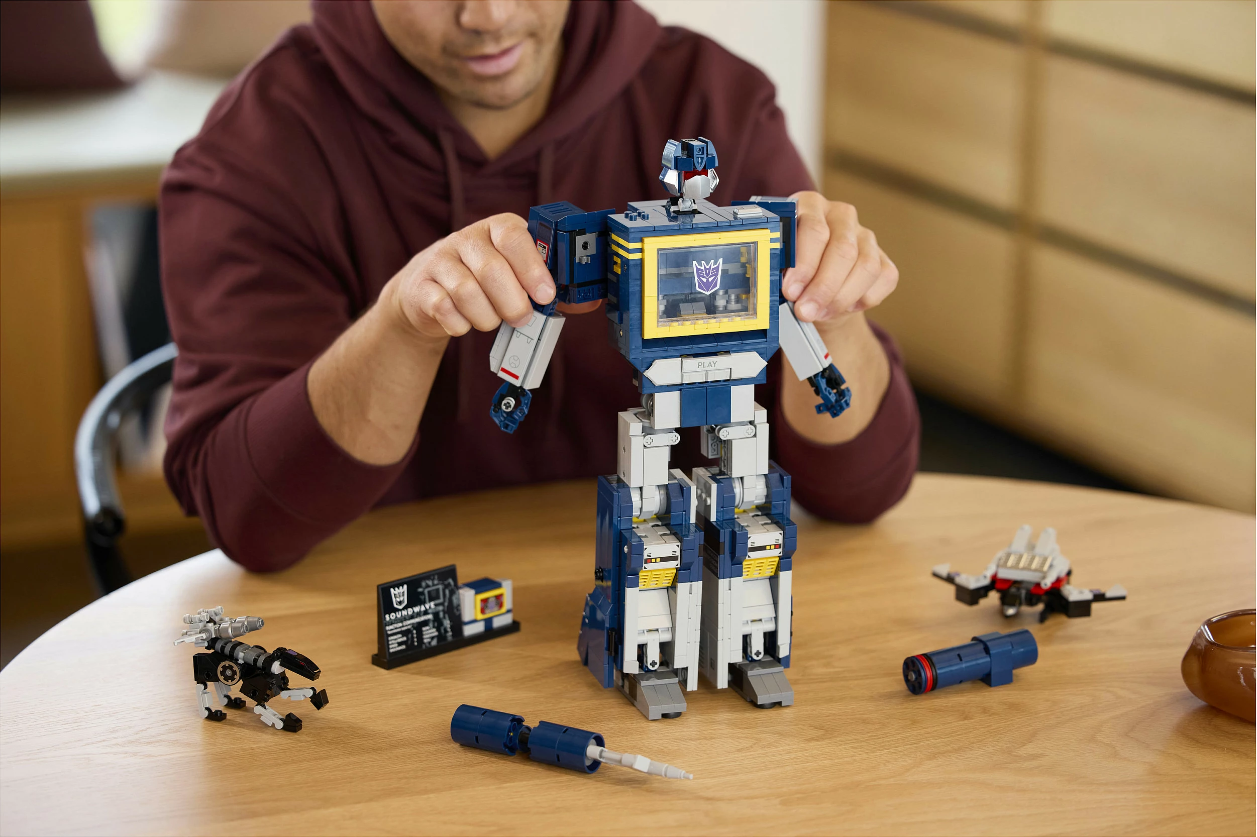 Set ndërtimi LEGO Icons Transformers Soundwave 10358, 1505 pjesë, 18+, multikolor