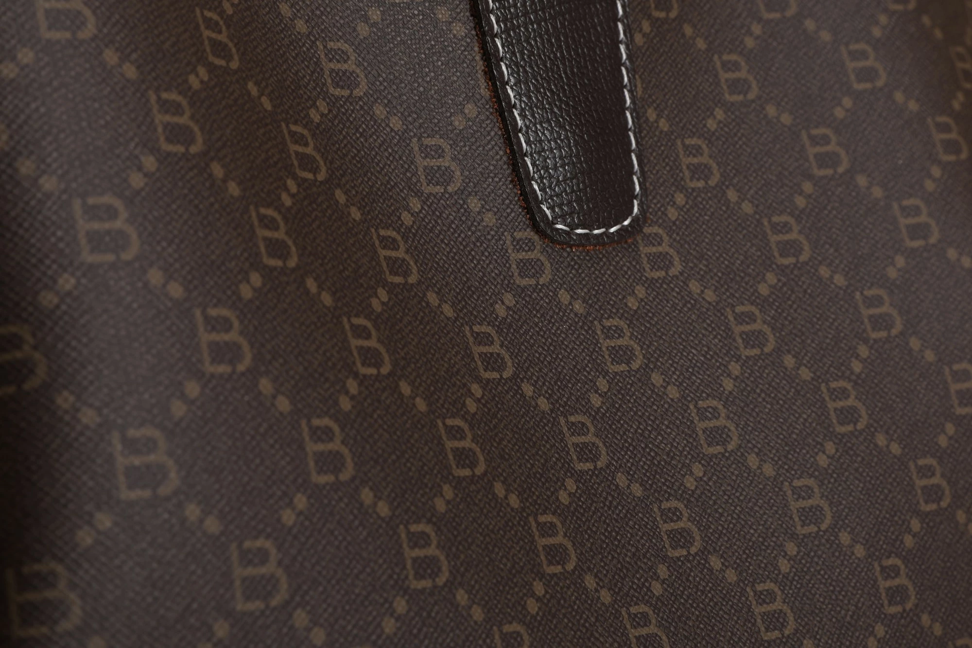 Çantë shpatullës Lucky Bees, 334 v2, ngjyrë kafe