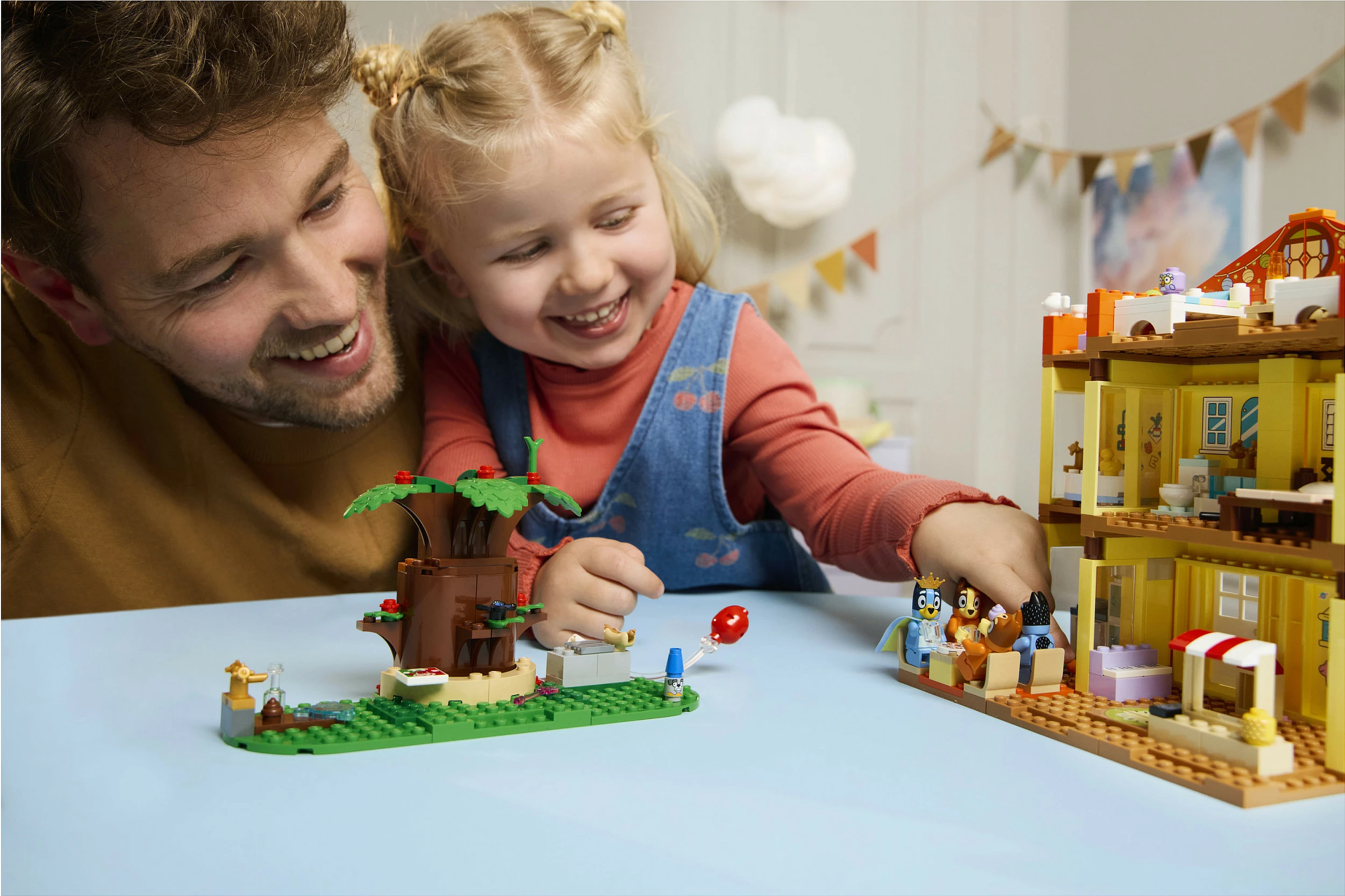Set ndërtimi LEGO Bluey 11203 Bluey’s Family House, 382 copë, 4+, multikolor