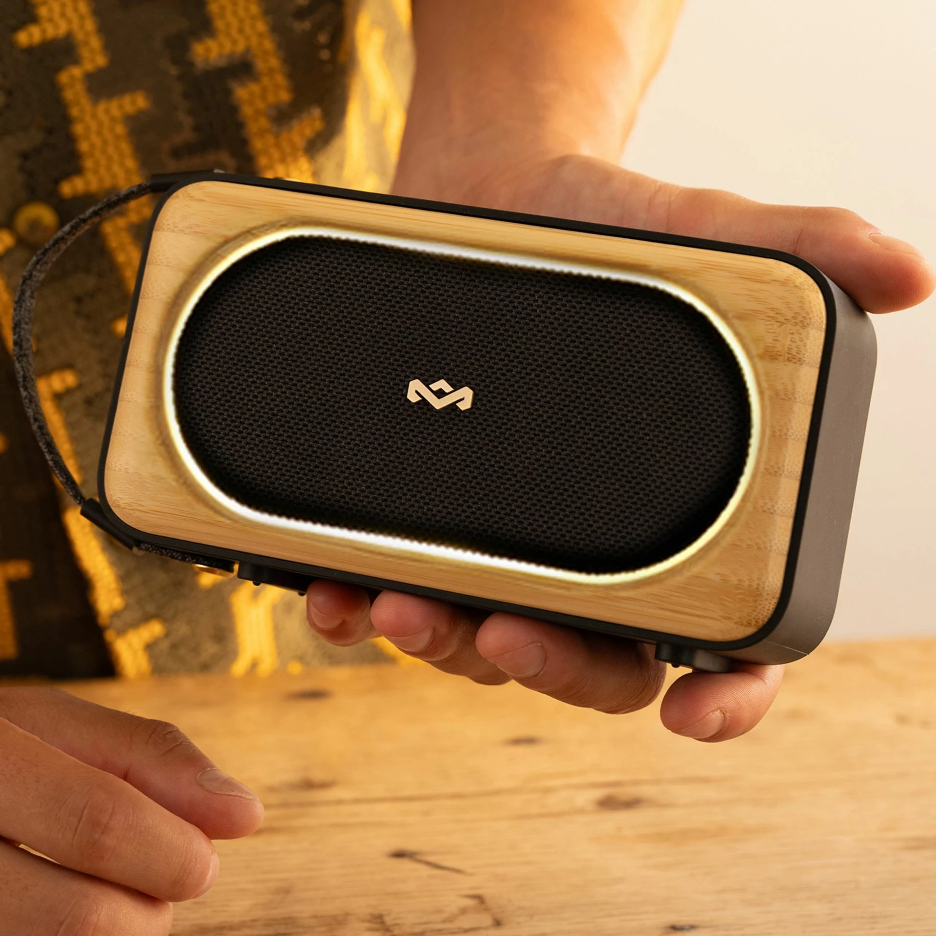 Altoparlant House of Marley Roots Solar Bluetooth, IP67, 14 orë, me panel solar, i zi