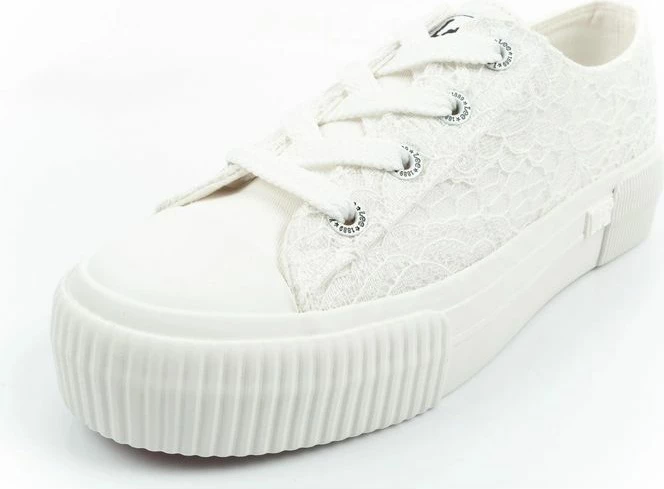 Atlete femra Lee Isla, të bardha, platformë