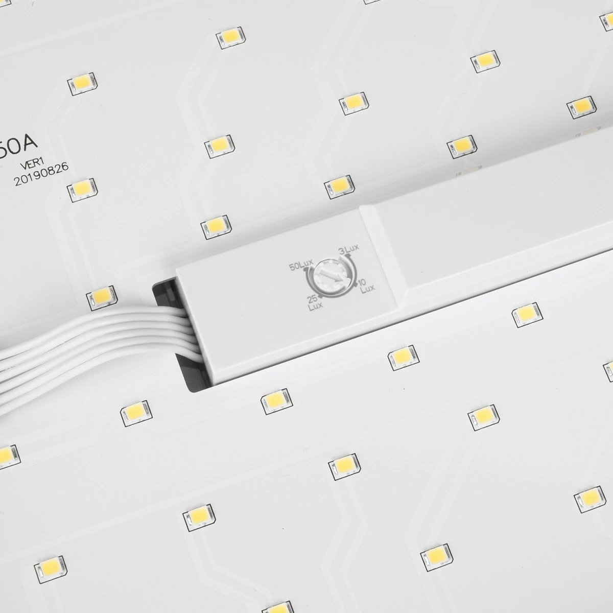 Llampë LED me numër shtëpie Maclean MCE292 W, me sensor errësire, e bardhë