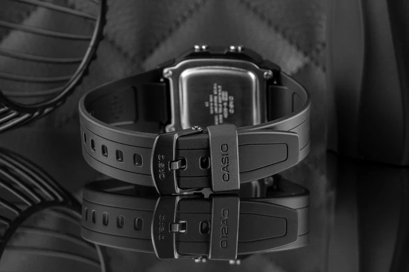 Orë dore për meshkuj CASIO, e zezë