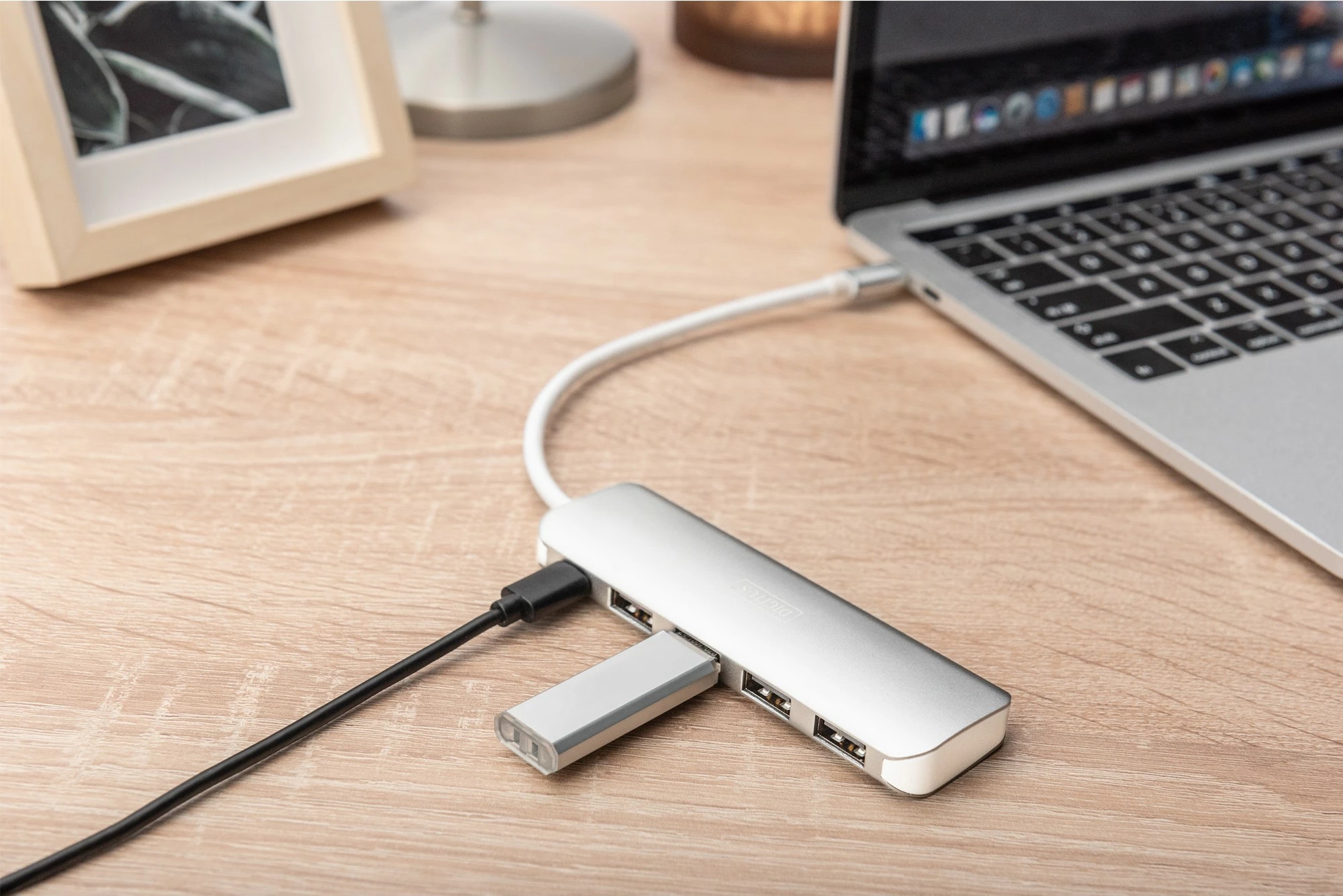 Hub USB Digitus, 4 porta, USB 3.0, PD, Argjendtë