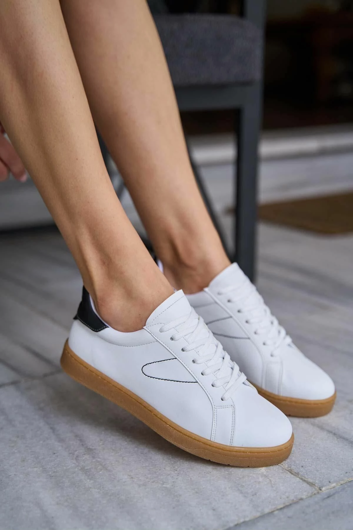 Këpucë për femra Jumeon, MK1340424SR20-001, të bardha dhe të zeza