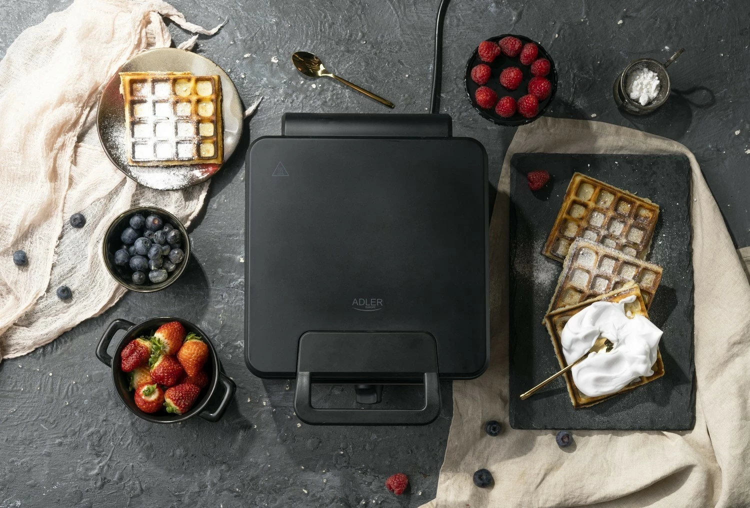 Pajisje për gofra Adler AD 3049, 4 gofra, e zezë