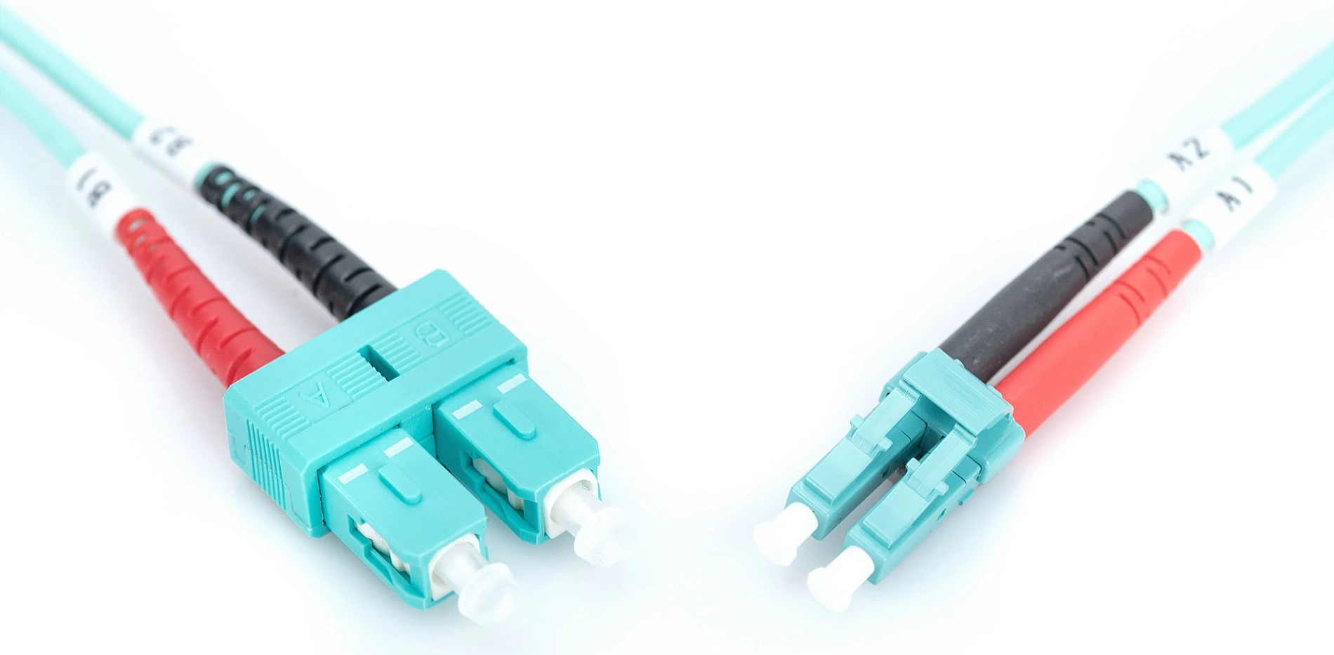 Kabllo optik Digitus Patchkabel LC në SC, 2m, OM3, aqua