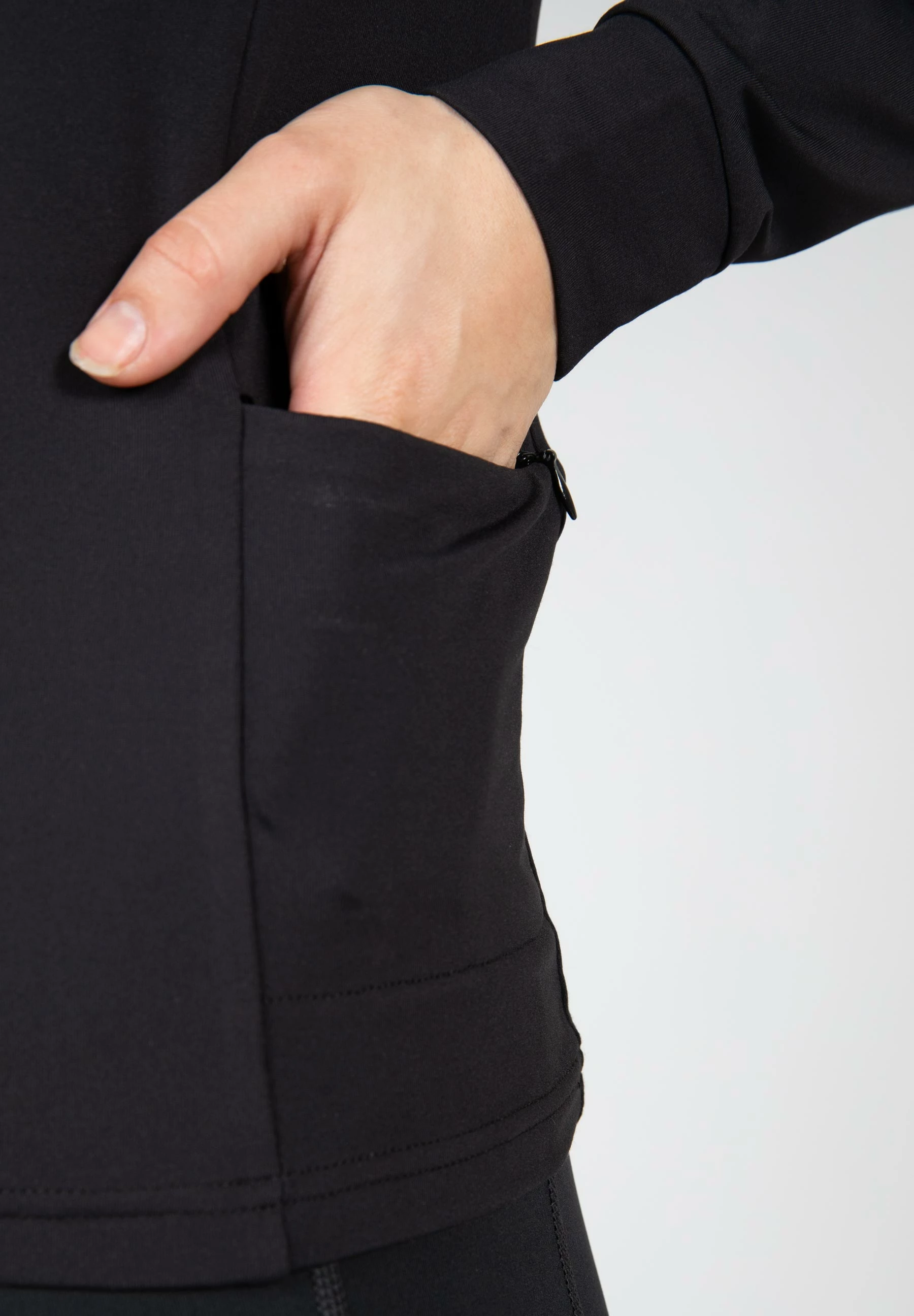 Bluze me mëngë të gjata nga Gorilla- E zezë