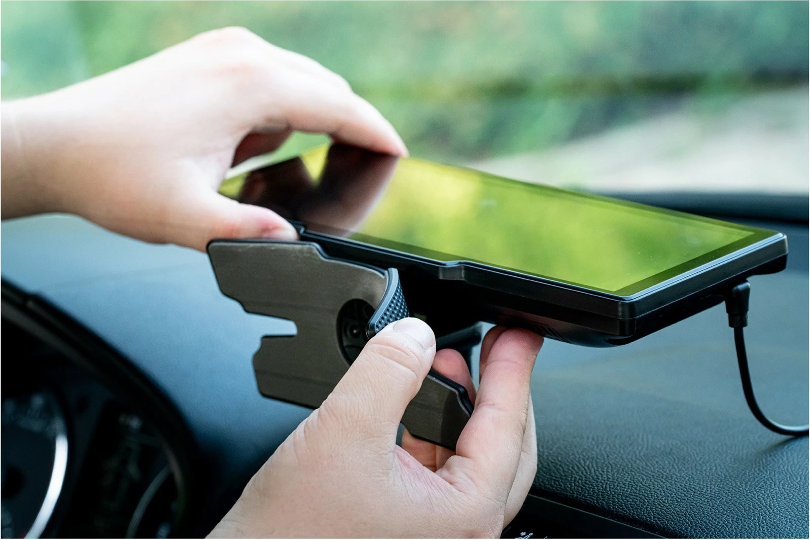 Ekran CarPlay/Android Auto për veturë Sencor SCT M1060BWT, 10.26\" IPS, HD 1060x600, wireless, kamerë mbrapa 1080p, i zi