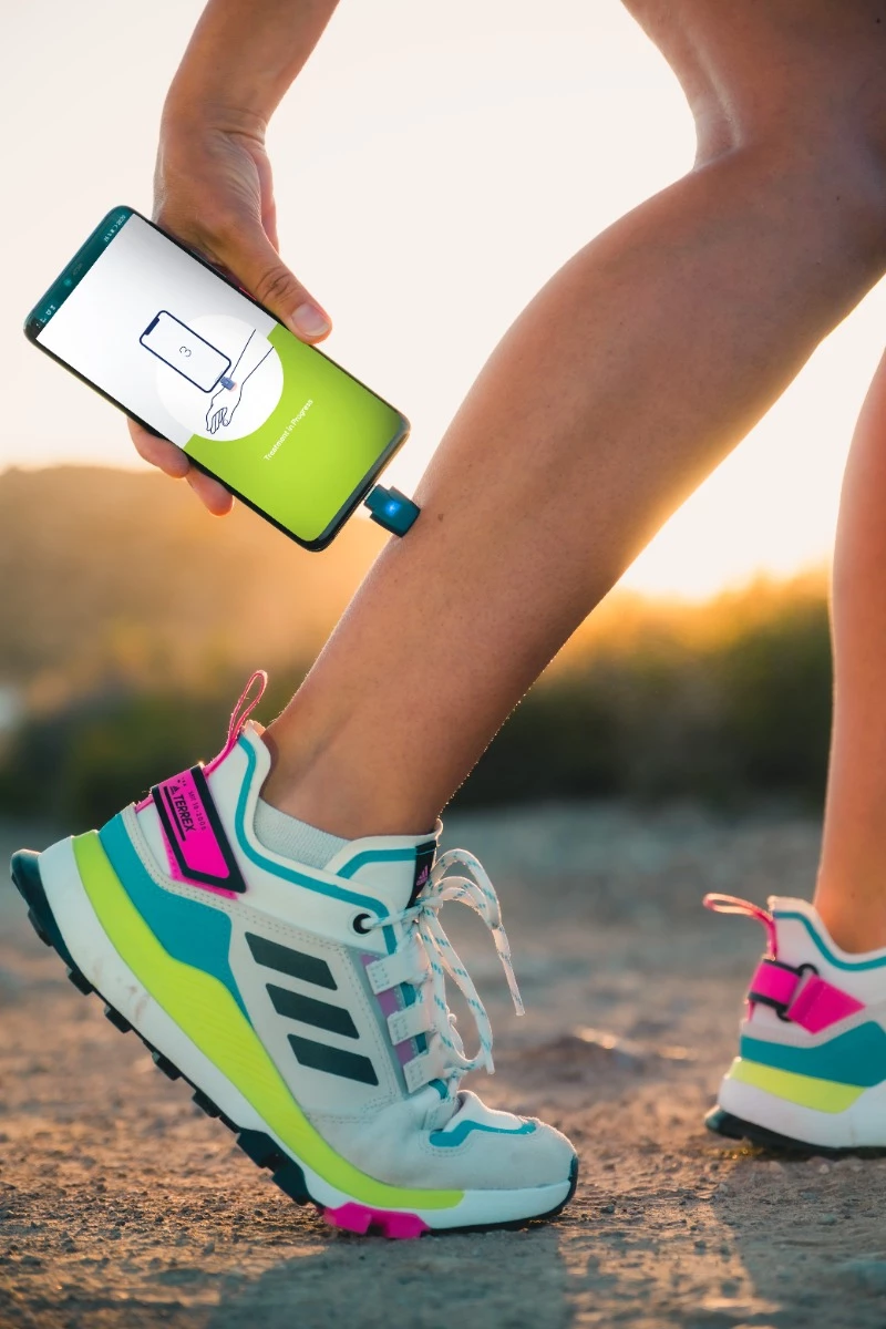 Pajisje kundër pickimeve të insekteve HEAT IT V3 USB-C, e kaltër