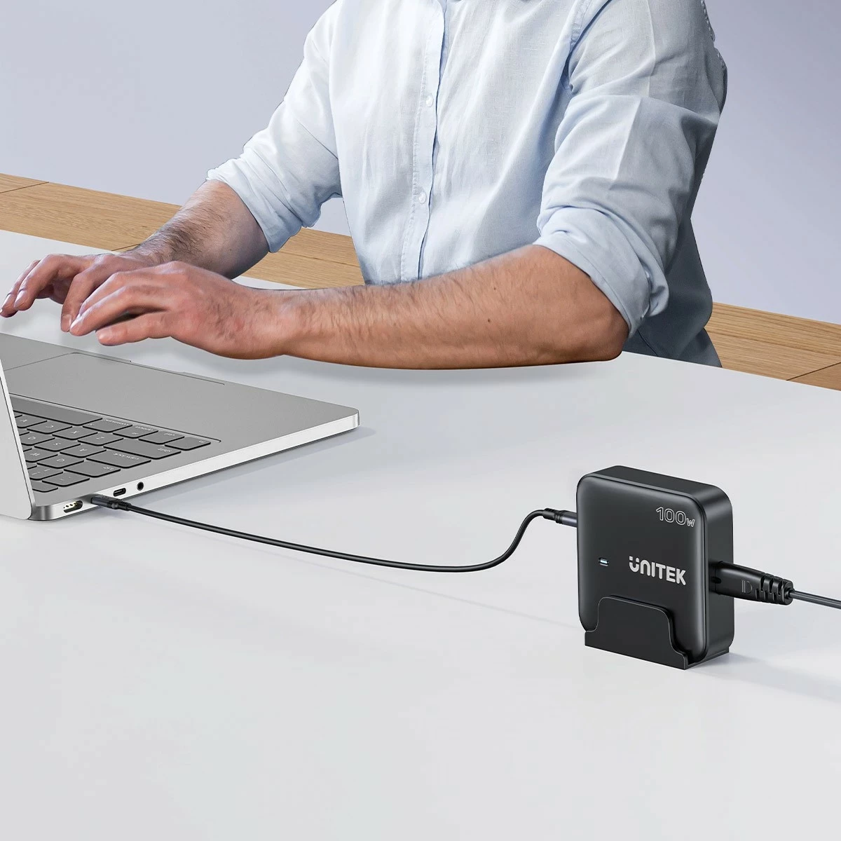 Karikues Unitek GaN 100W 2xUSB-A 2xUSB-C, i zi