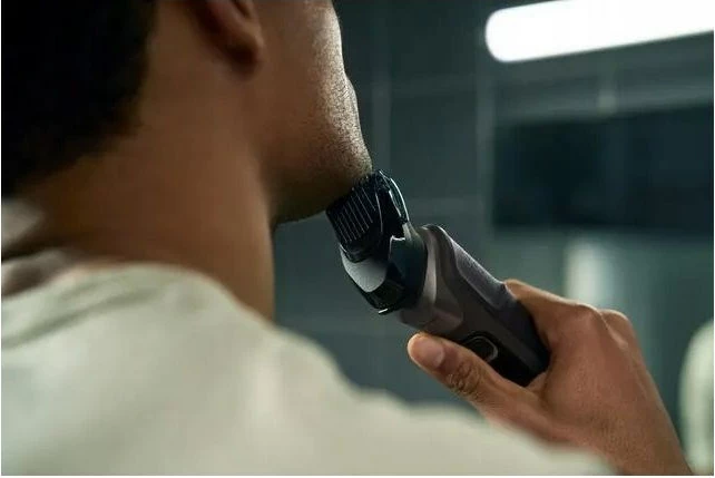 Makinë rroje elektrike Philips S5886/38, seri 5000, kafe + mbështjellës