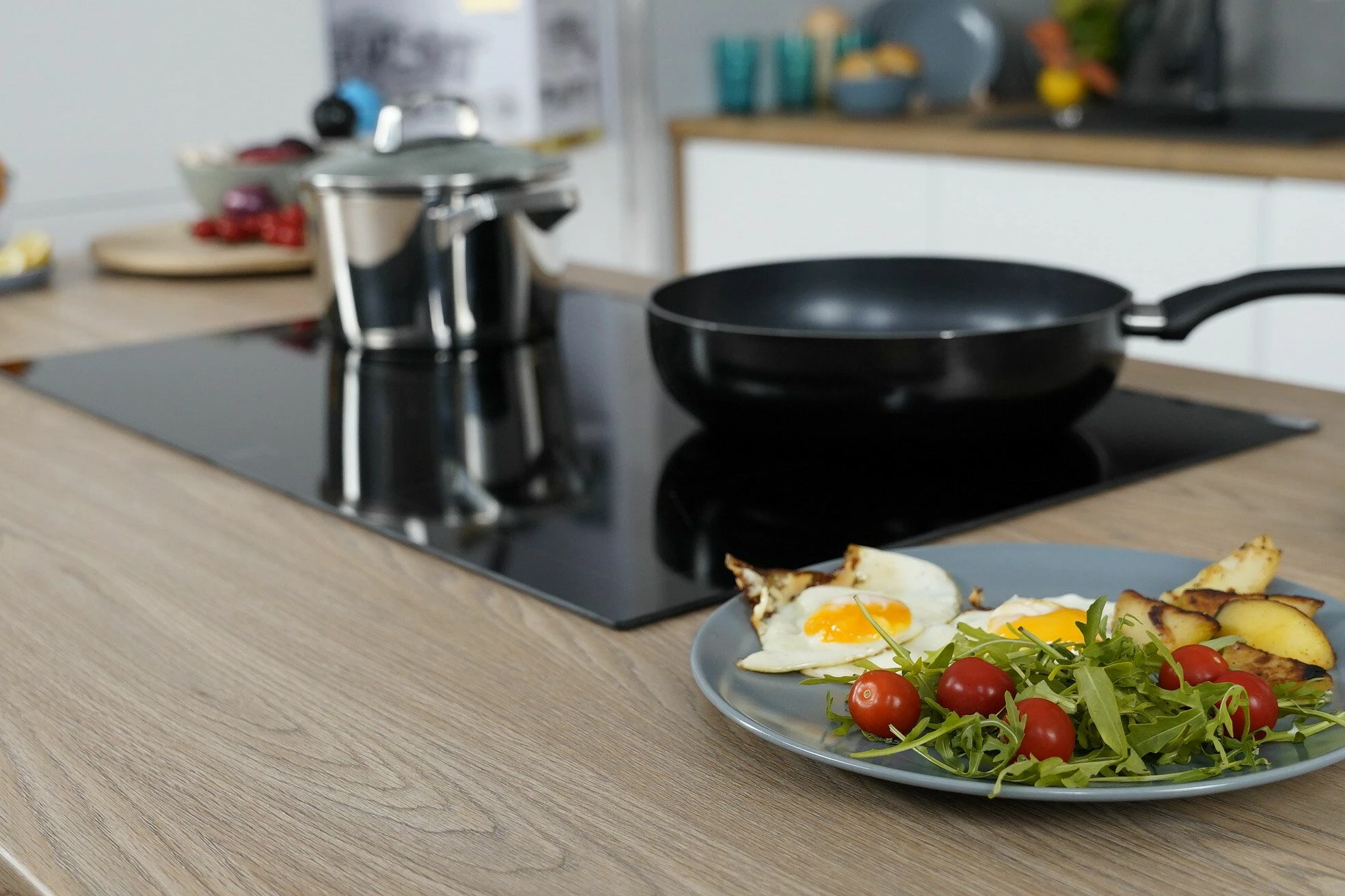 Plitë induksioni Electrolux EIV835 78 cm 5 zona, e zezë