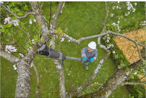 Gërshërë krasitëse teleskopike me bateri Gardena 14776-20, 18V, Li-Ion, e zezë/argjendtë
