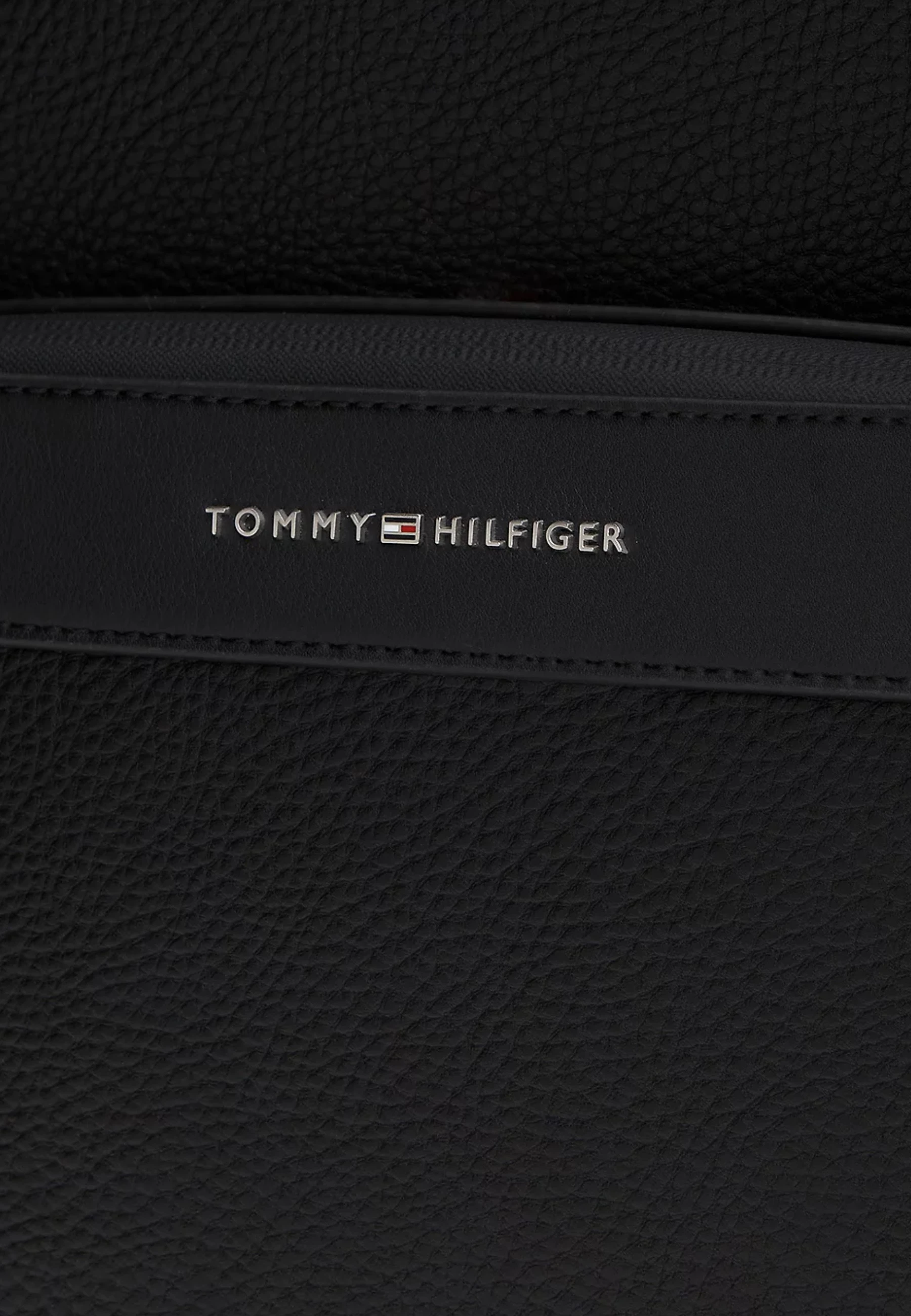 Çantë shpine Tommy Hilfiger TH Central Dome AM0AM14686, e zezë