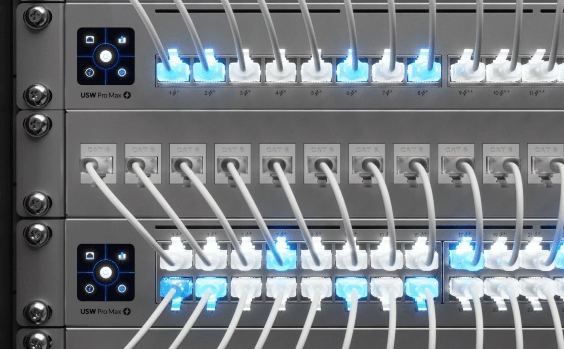 Kabëll rrjeti Ubiquiti UACC-Cable-Patch-EL-0.3M-W, Cat6, Translucent, Bardhë