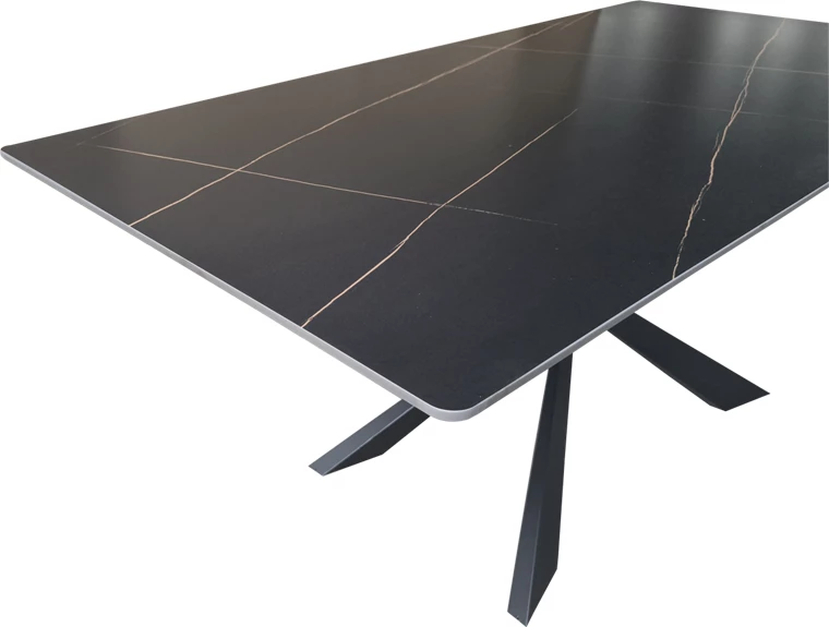 Tavolinë drejtkëndëshe, pamje mermeri e zi, këmbë metalike të zeza, 180x90x75cm