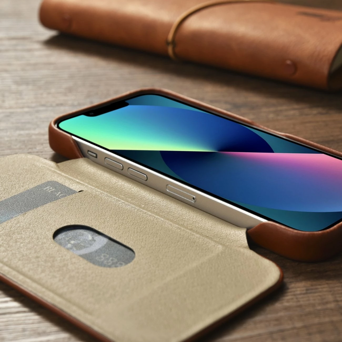 Mbështjellës iCarer Oil Wax Premium Leather Folio për iPhone 14 Plus, MagSafe, kafe