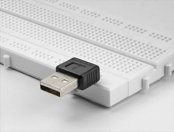 Adapter USB 2.0 DeLOCK Type-A mashkull në 4-pin 90° (down), i brendshëm, i zi