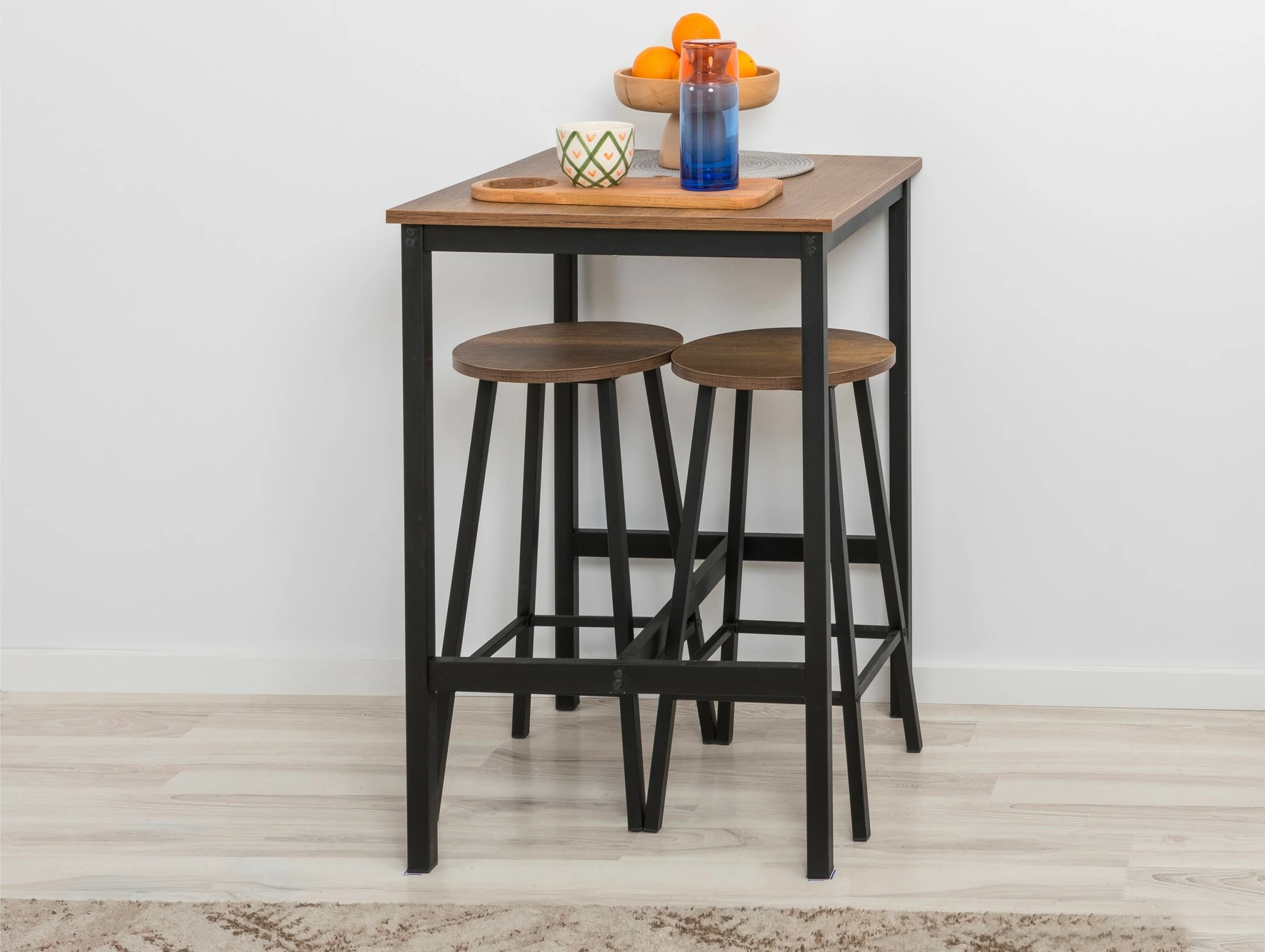 Karrige për bar Hanah Home, Mola - Barok e zezë