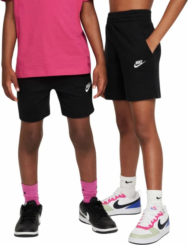 Shorce për fëmijë Nike Sportswear Club FZ5512 010, të zeza [Madhësia: M]