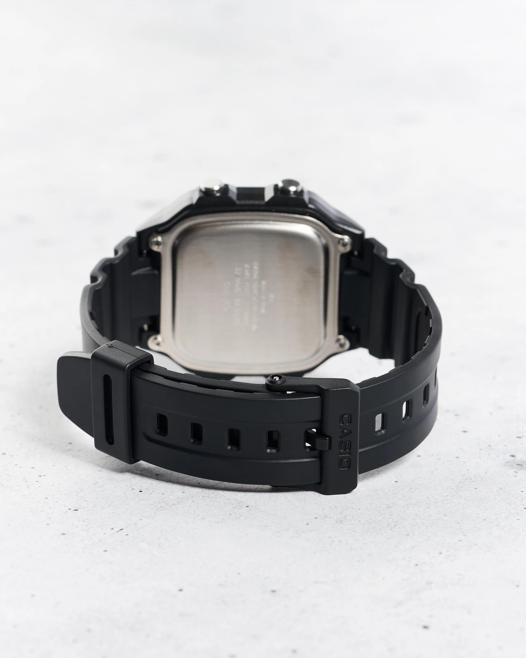 Orë dore Casio AE-1200WH-1A, e zezë