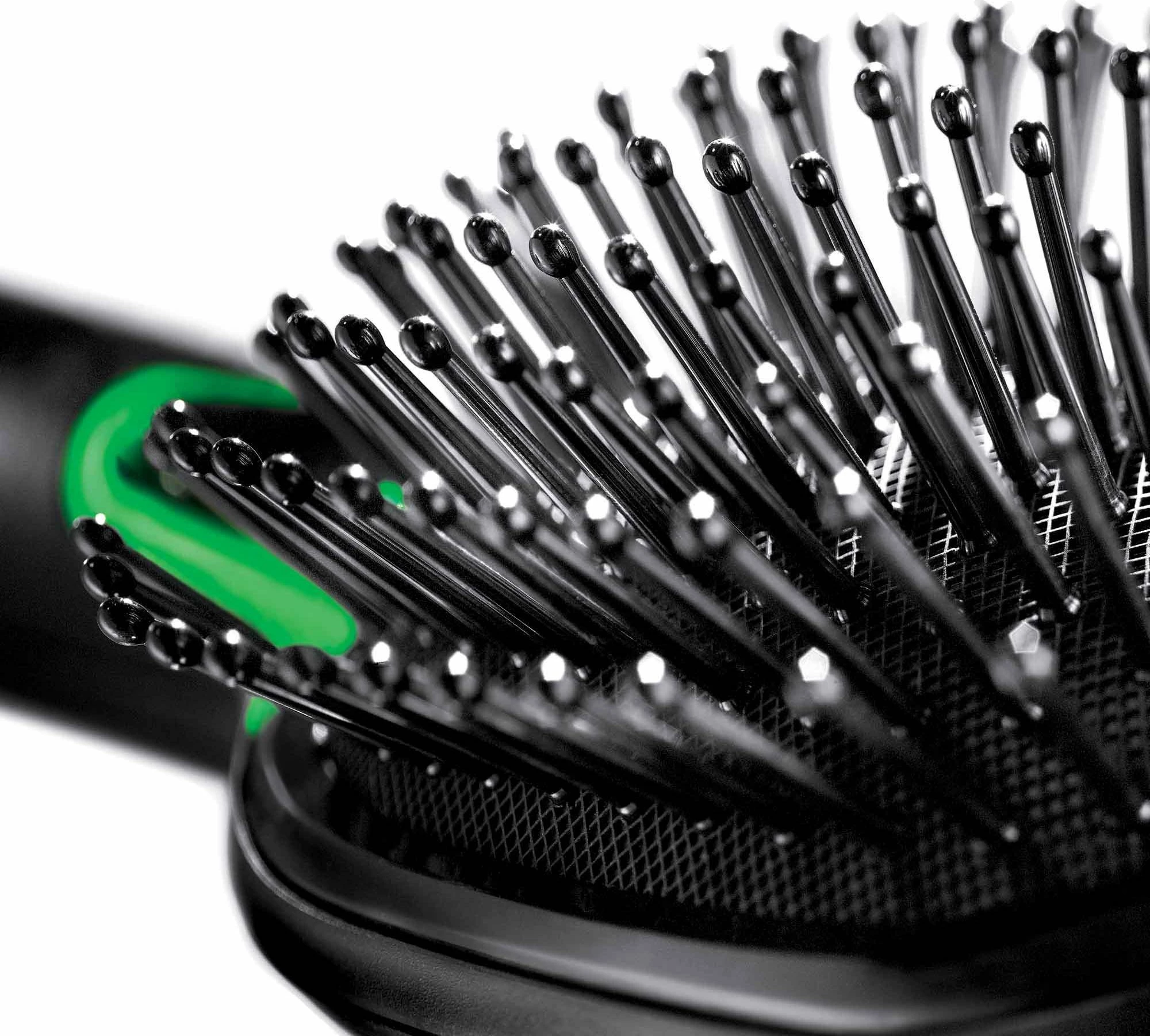 Furçë elektrike për flokë Braun Satin Hair 7 BR710E, ionizim, 2x AAA, me travel lock, e zezë