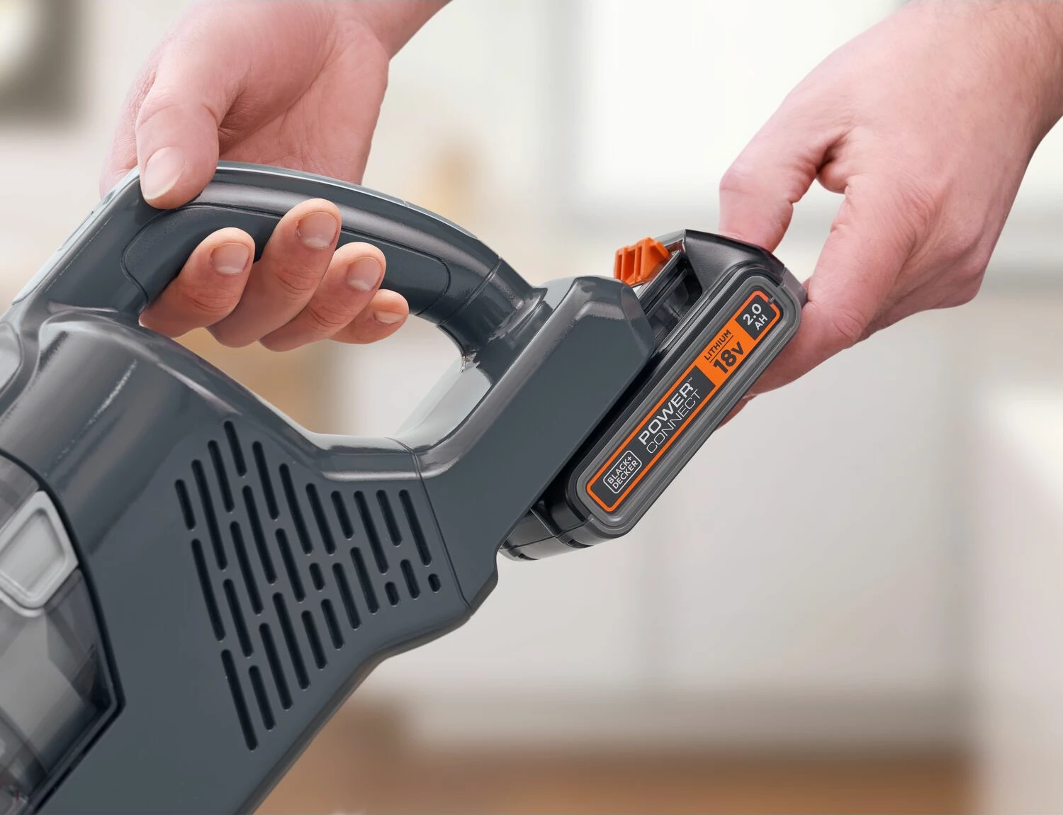 Fshesë me bateri stick Black&Decker BHFEA18D1 18V 2Ah 2-në-1, e zezë, set me bateri dhe karikues