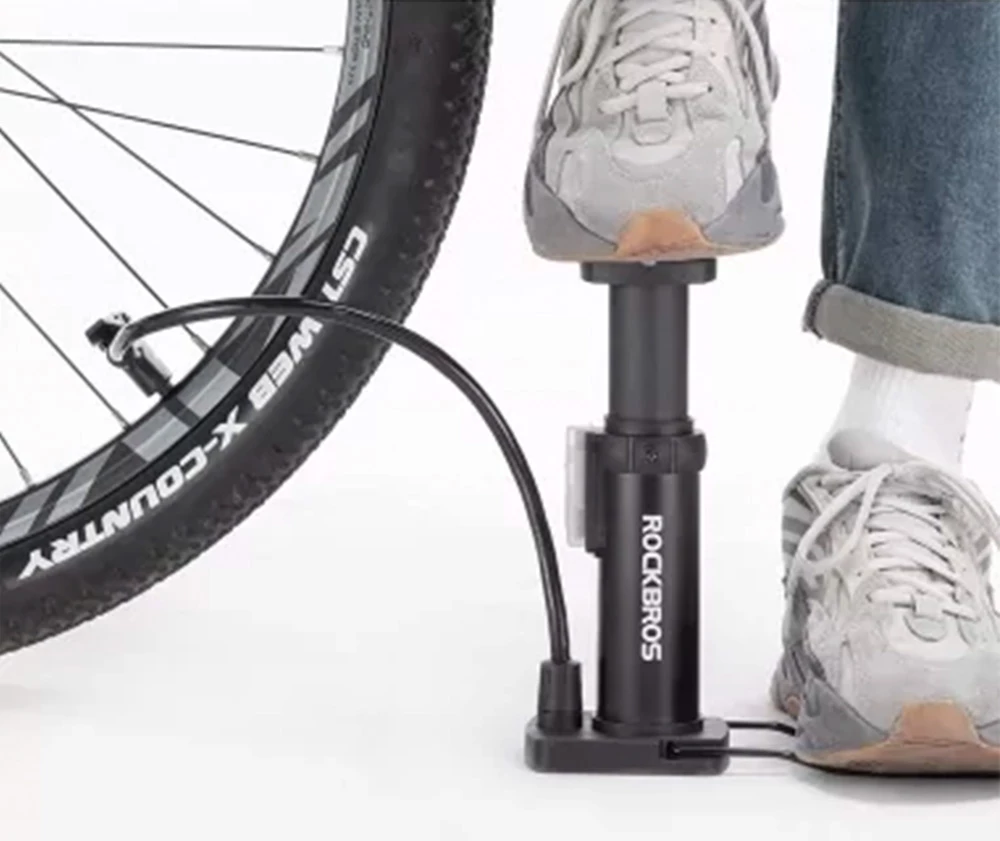 Pompë dyshemeje për biçikletë Rockbros 42610002001 me matës presioni, e zezë