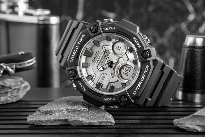 Orë dore për meshkuj CASIO, e zezë