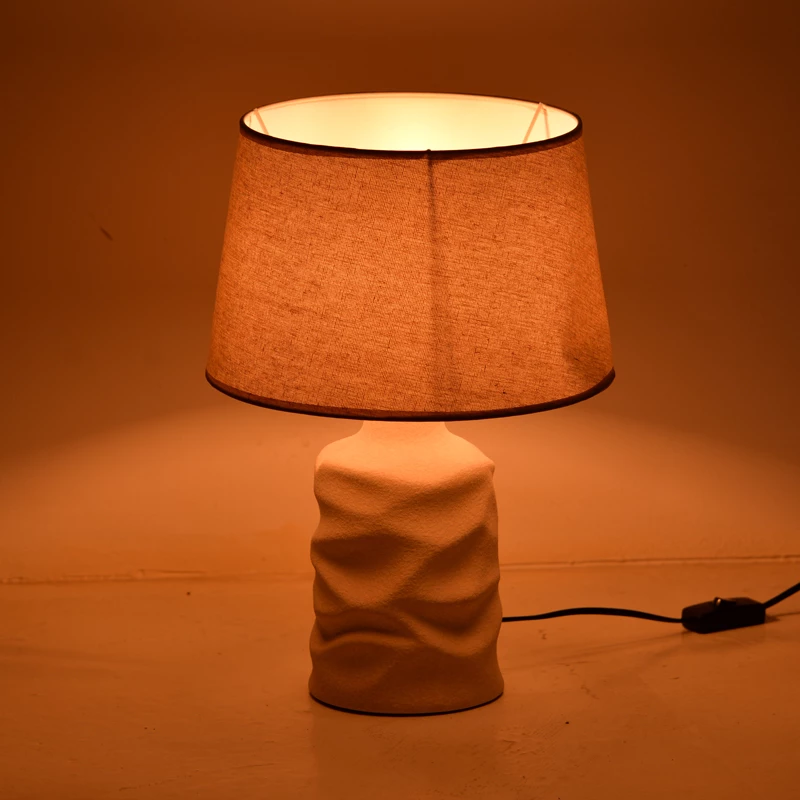 Llambë tavoline Wabbi, qeramikë dhe bexh, D28x41cm