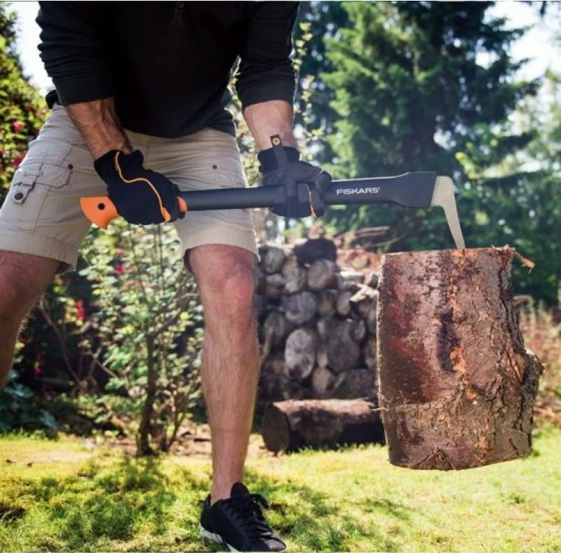 Mjet për drurë sappie, Fiskars XA22 1003623, bosht i gjatë 78 cm, grep çeliku me dhëmbëza, peshë rreth 0.75–1.02 kg, e zezë/portokalli
