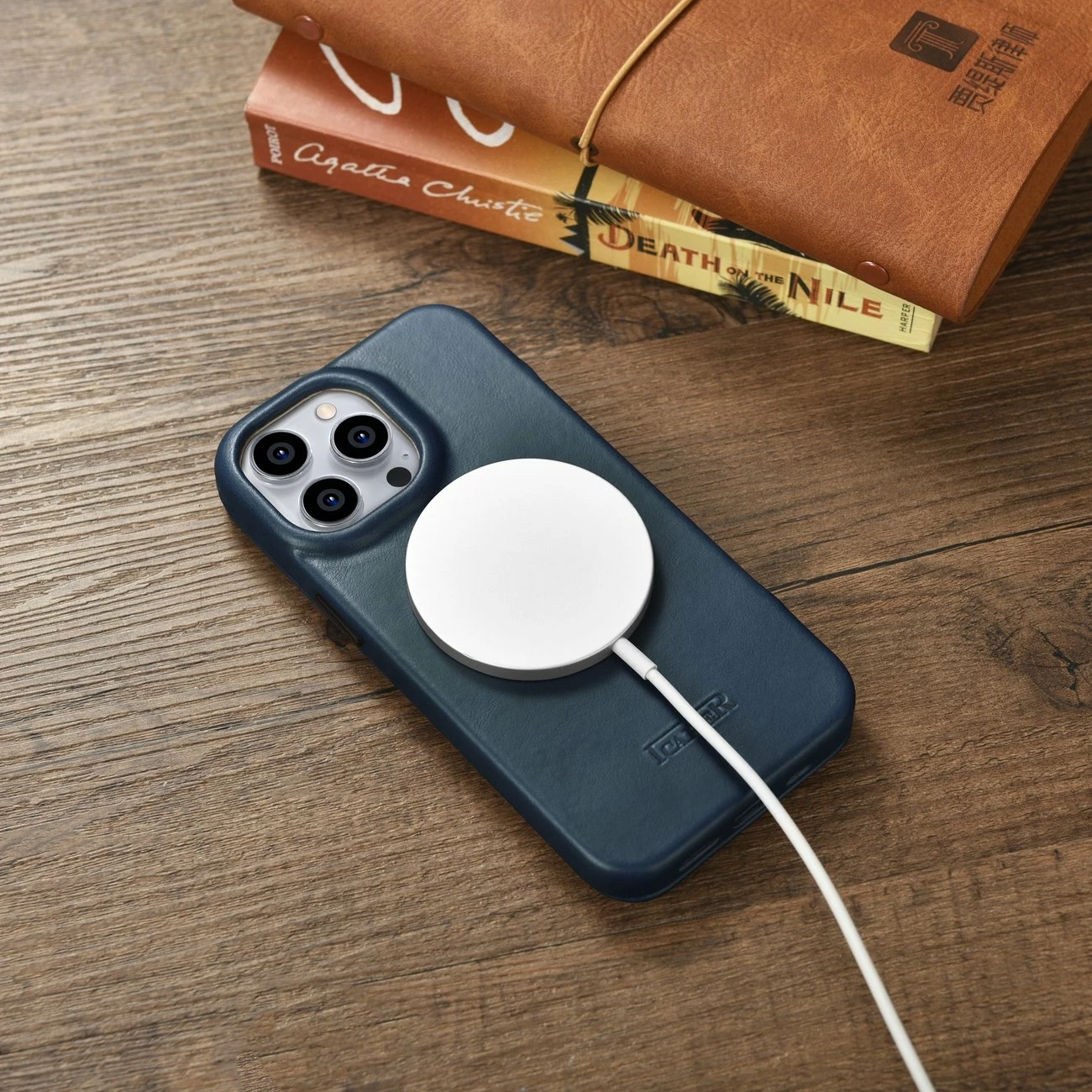 Mbështjellës iCarer Oil Wax Premium Leather Folio për iPhone 14 Pro, MagSafe, Blu