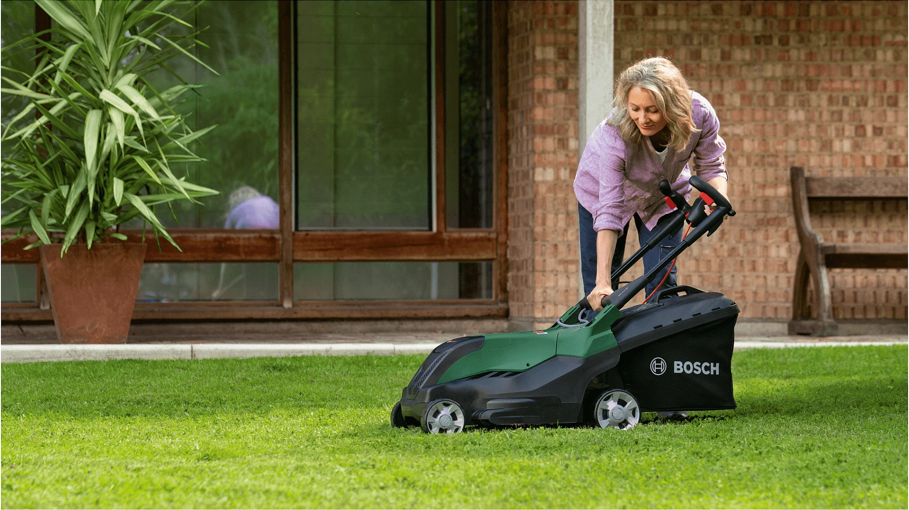 Kositëse bari Bosch AdvancedRotak 44-750, 1800 W, kosh 50 L, e gjelbër/zezë