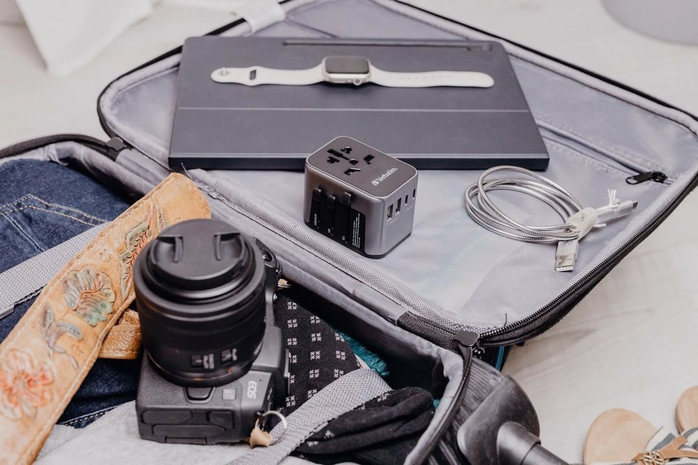 Adapter udhëtimi universal Verbatim UTA-03 Global 49545, i zi