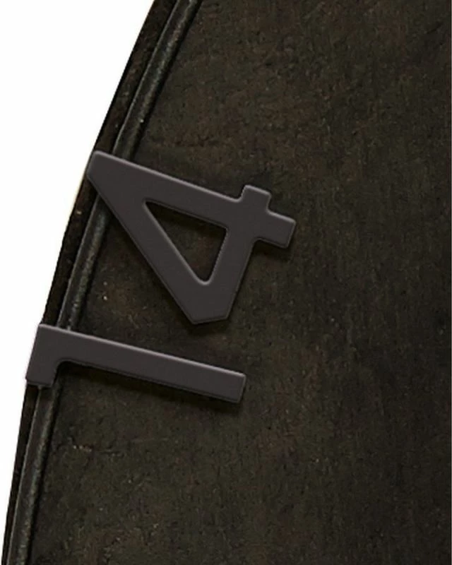 Mburojë dart Inny, e zezë