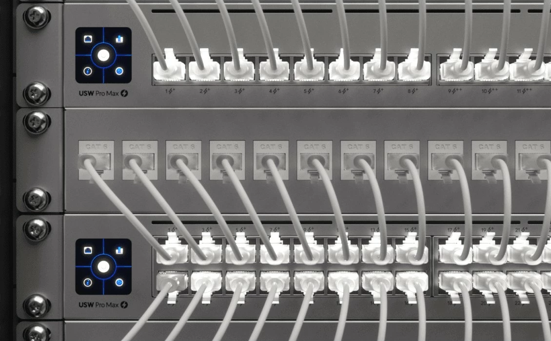 Kabllo rrjeti Ubiquiti UACC-Cable-Patch-EL-15M-W, Cat6, 15m, translucent white