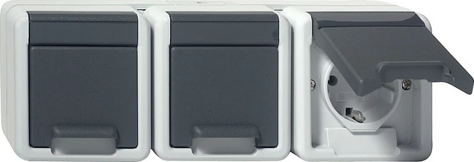 Prizë trefishe Schuko GIRA 478930, 16A 250V, me kapak mbrojtës, gri