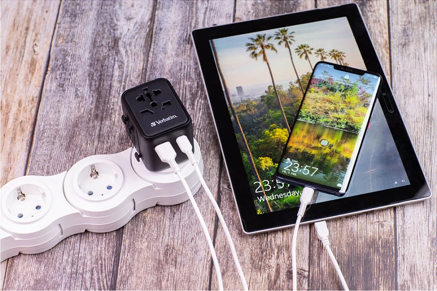 Adapter universal udhëtimi Verbatim UTA-02, 1x USB-A, 1x USB-C, 2500W, i zi