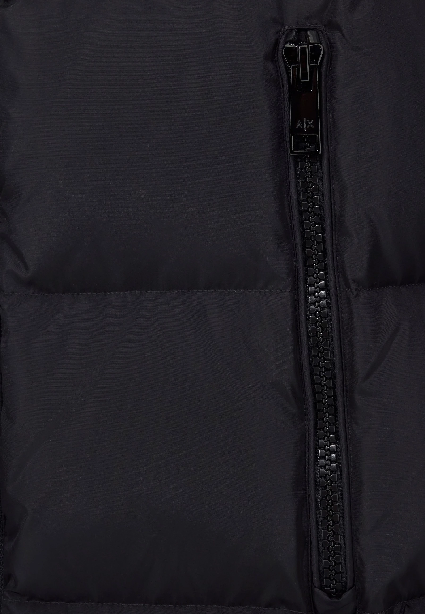 Jakne me pupla Armani Exchange XW000251 AF12286 për femra, e zezë [Madhësia: M]