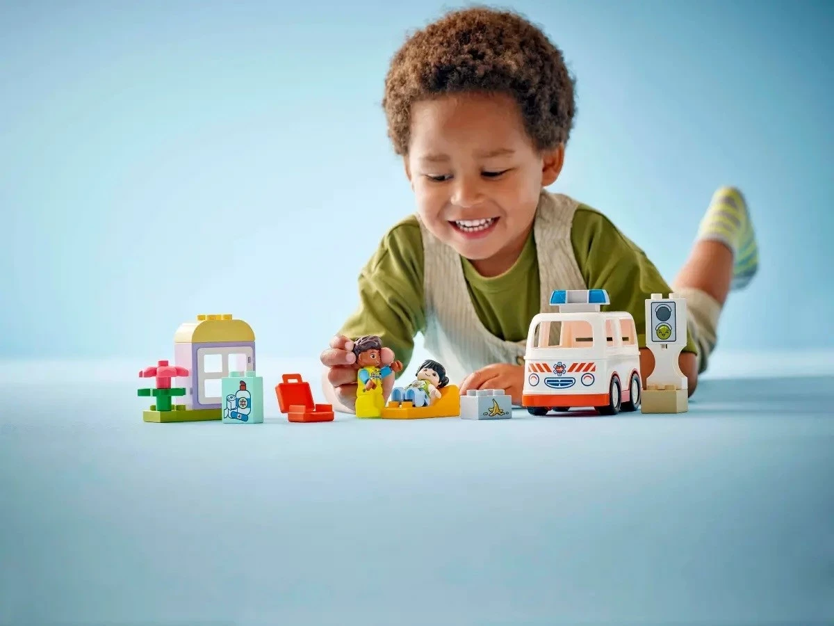 Set LEGO DUPLO 10447 Ambulancë me shofer
