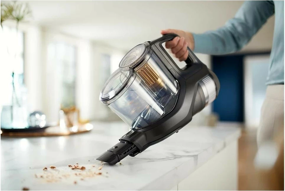 Fshesë me korrent Philips Aqua Plus 8000 XC8349/01, e zezë