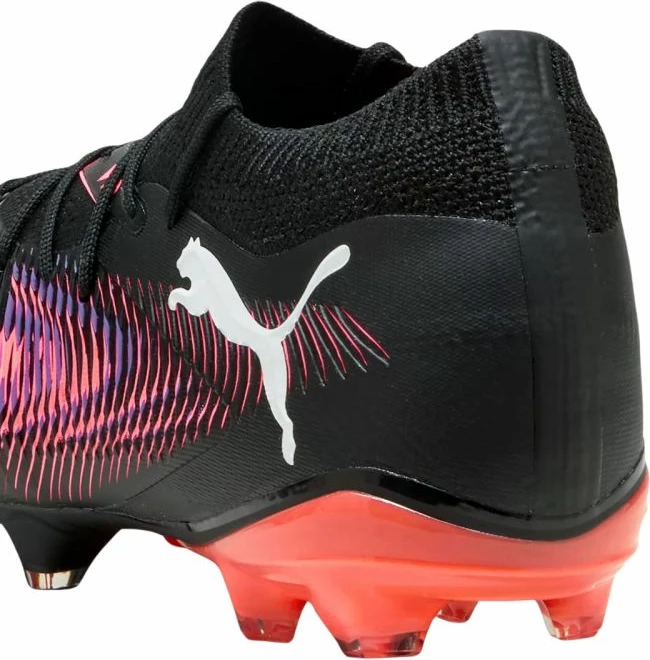 Atlete futbolli Puma për meshkuj, të zeza dhe të kuqe