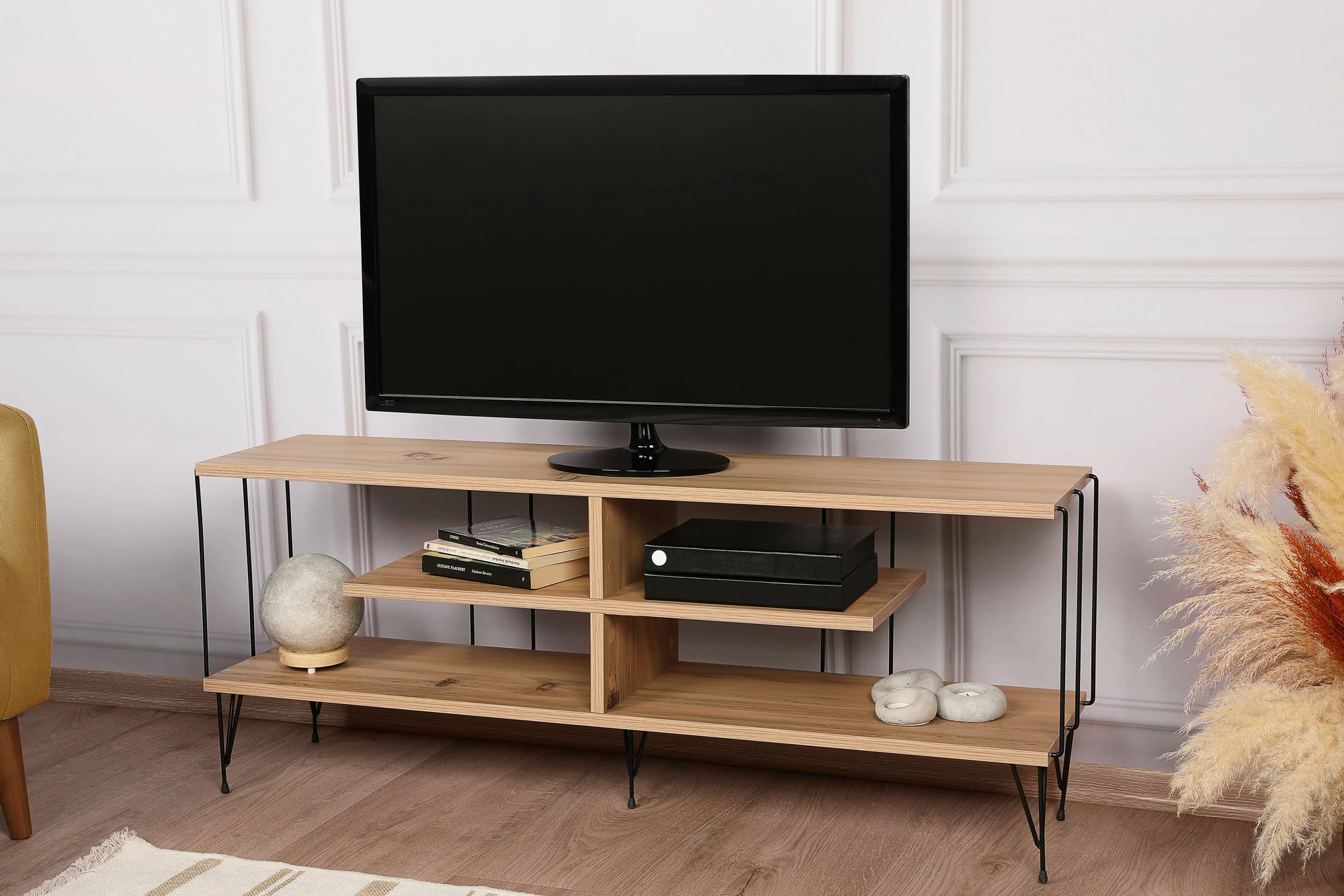 Komodë TV Hanah Home, Eze, ngjyrë lisi