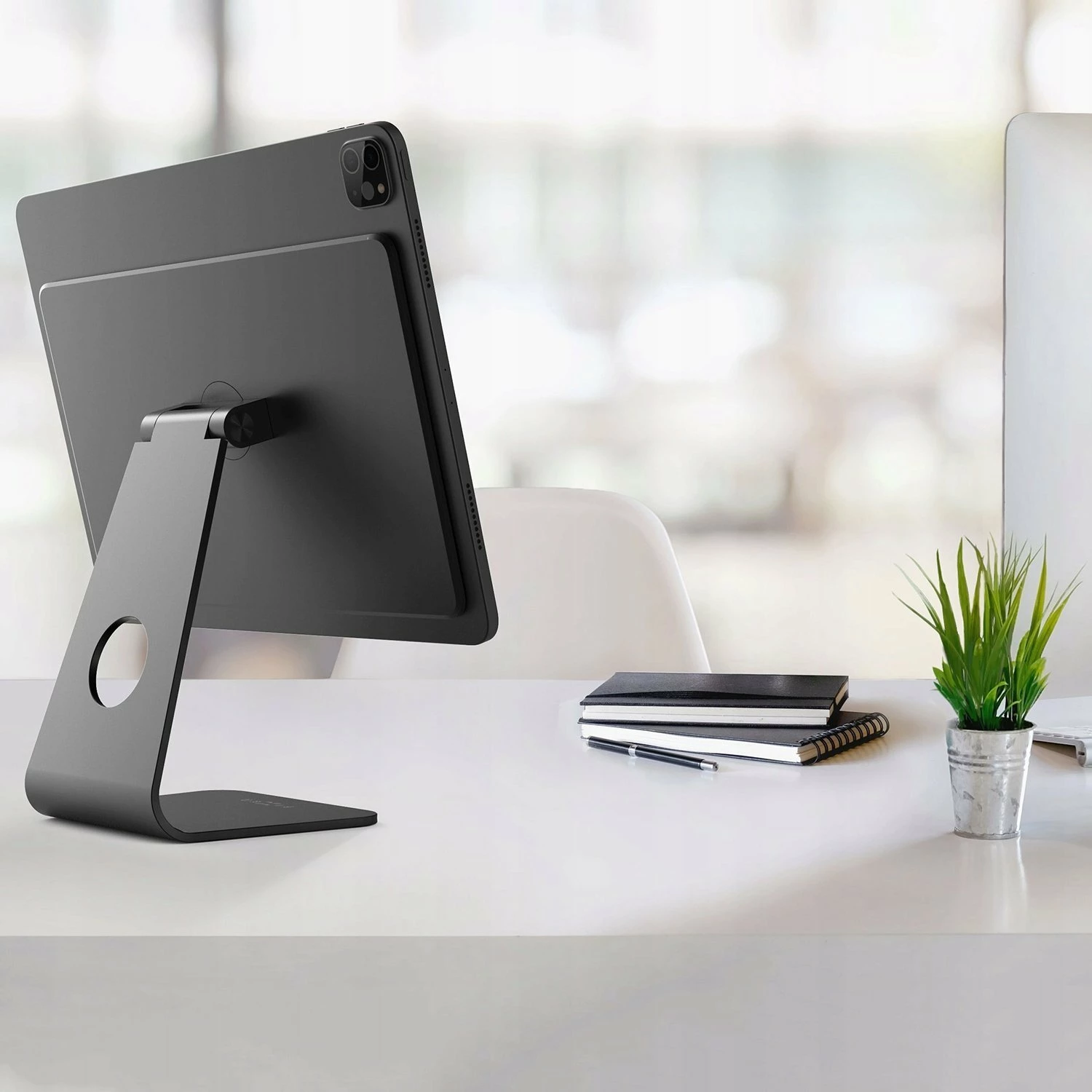 Mbajtës magnetik Fixed Frame për iPad Pro 12.9\", alumin, rregullim këndi, gri e errët