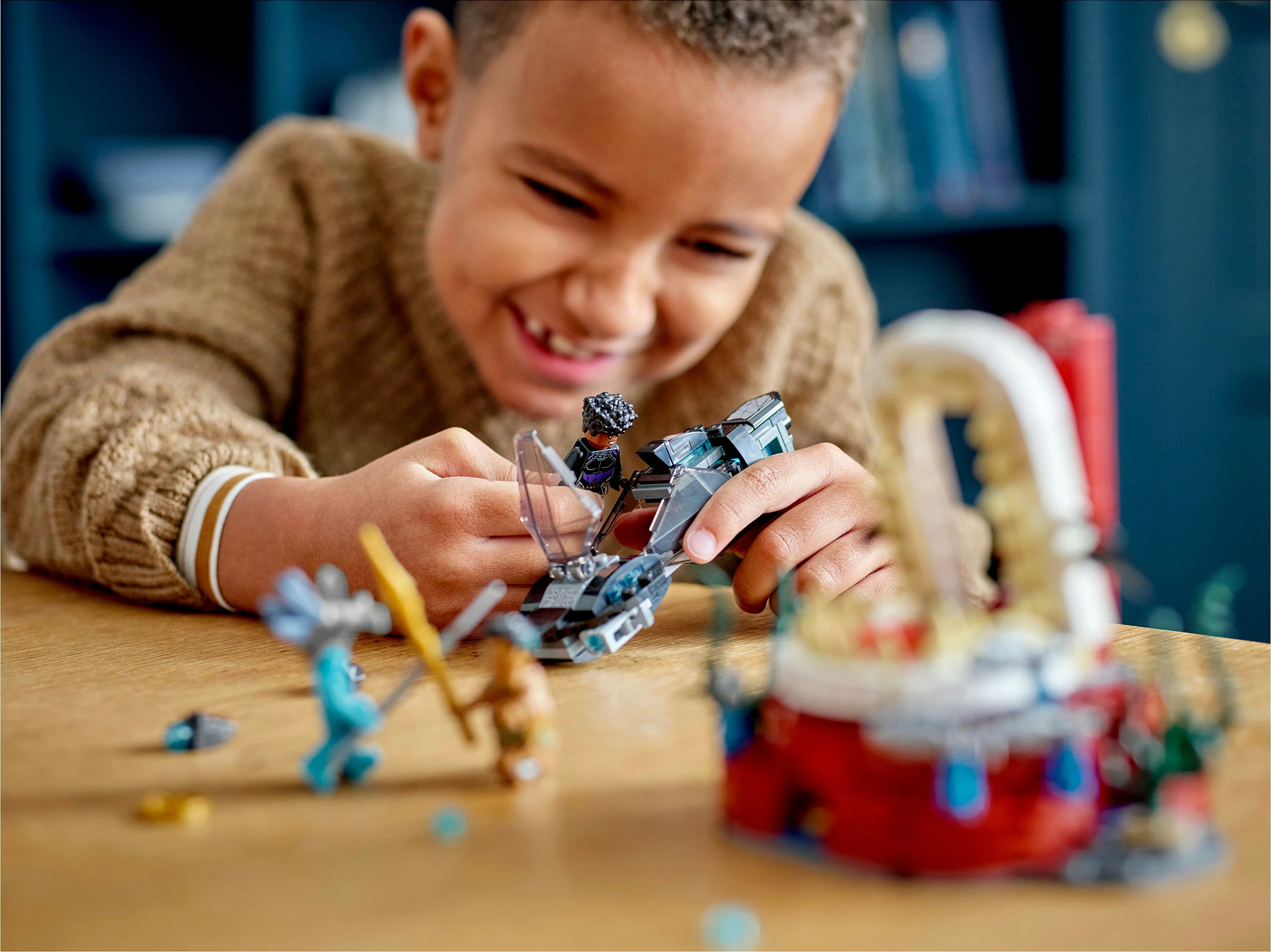 Set ndërtimi LEGO Marvel Avengers King Namor’s Throne Room, 355 pjesë, shumëngjyrësh