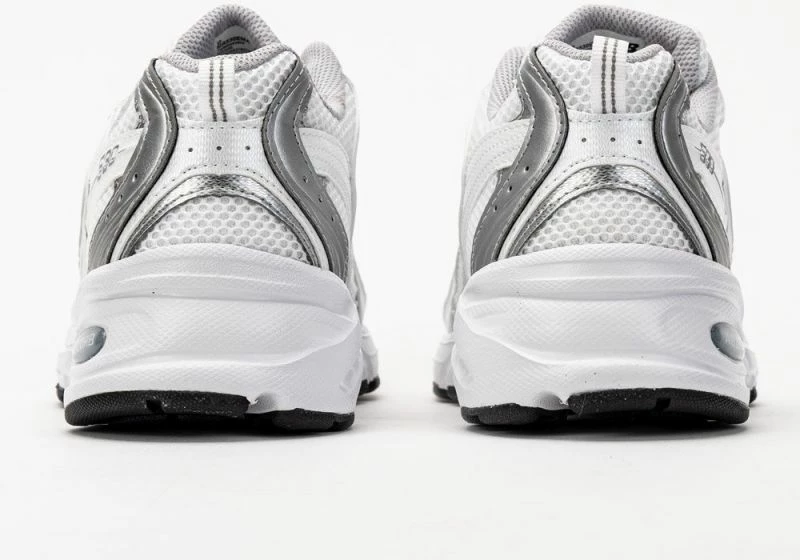 Atlete New Balance, për meshkuj dhe femra, të bardha