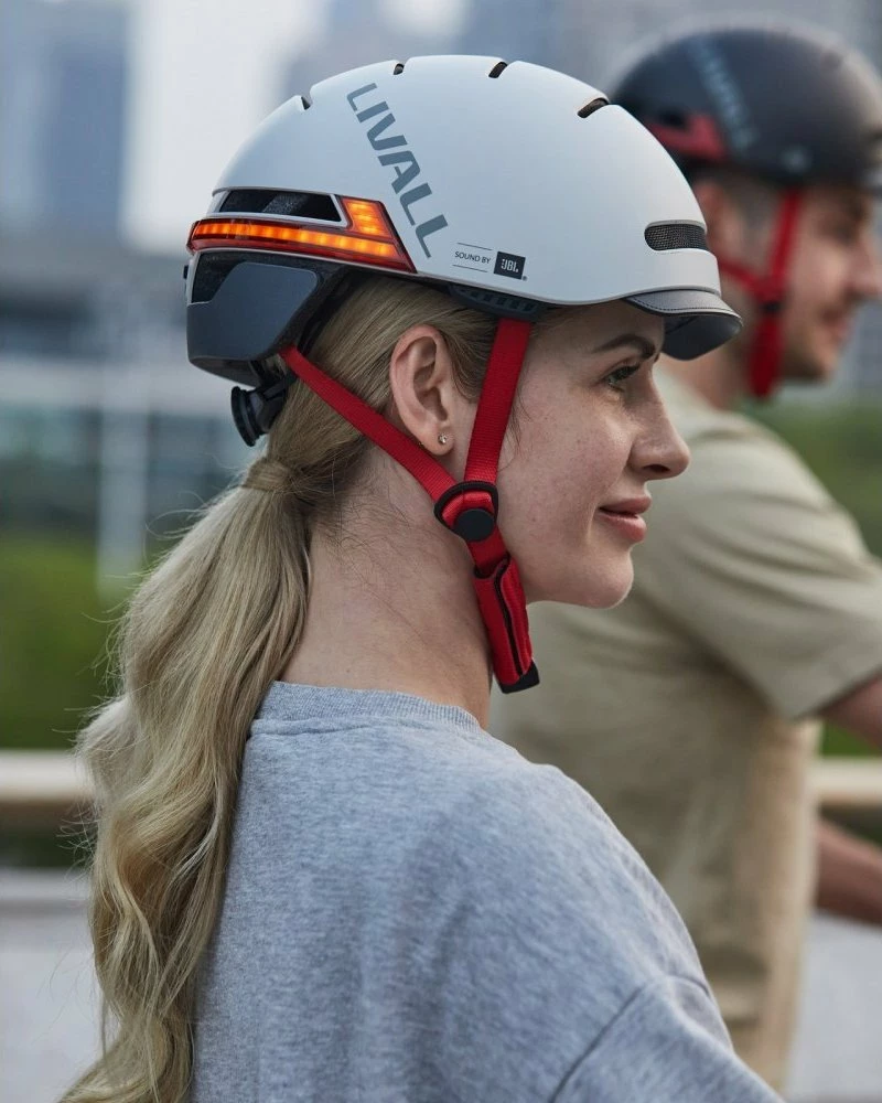 Helmetë qyteti Livall BH51M NSO Bluetooth me JBL, LED, madhësia M 54-58 cm, hiri e çelët, set me telekomandë BR80