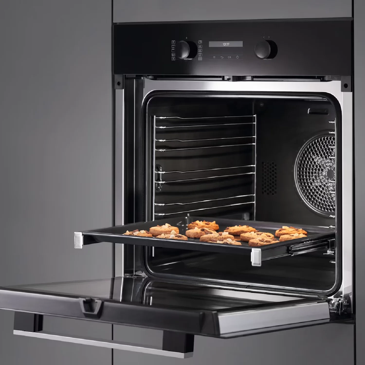 Furrë inkaso Miele H2467BP 76L me Wi‑Fi dhe pastrim pirolitik, e zezë