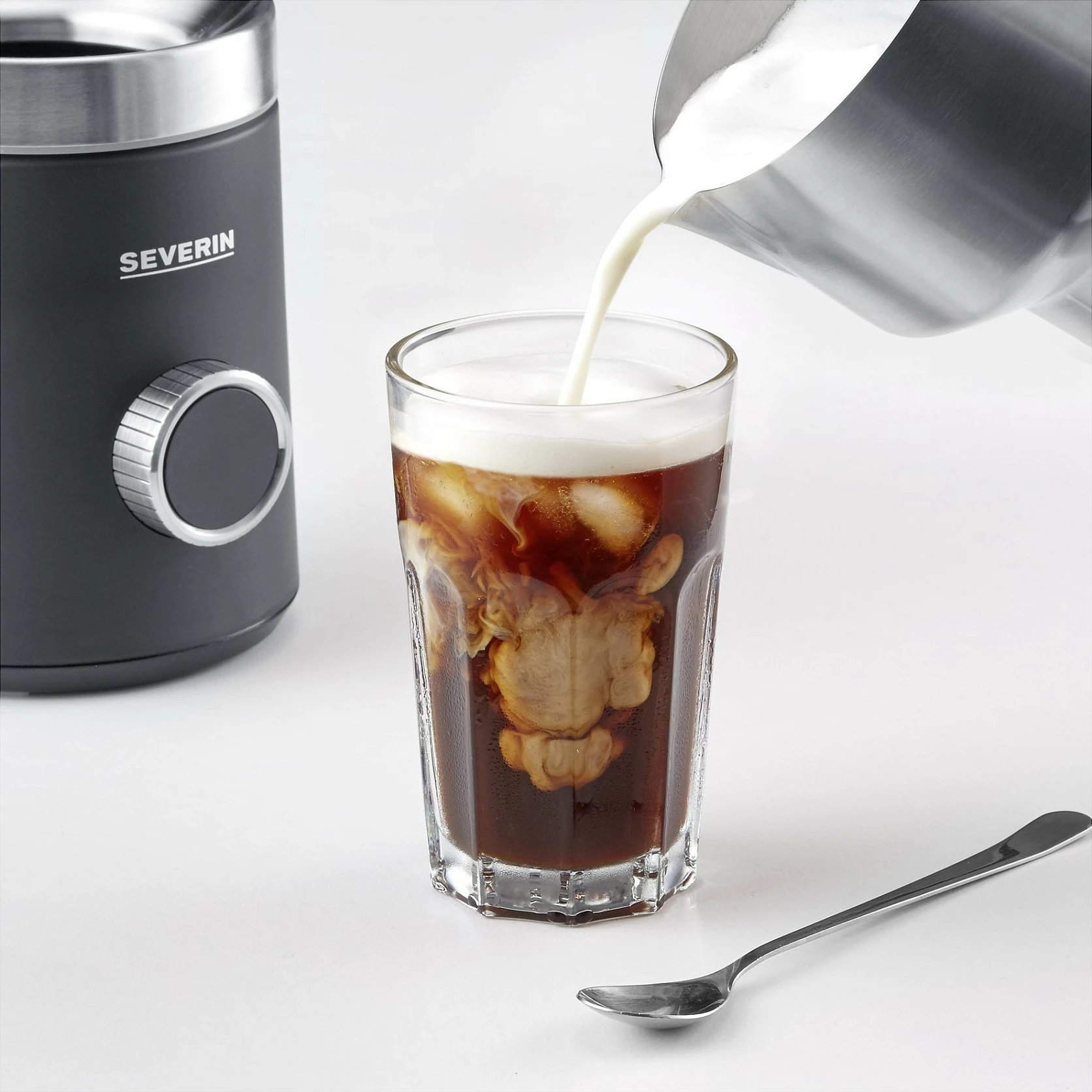 Shkumëzues qumështi Severin Spuma 700 Plus SM3587, 500W, 0.7L, i zi/inoks